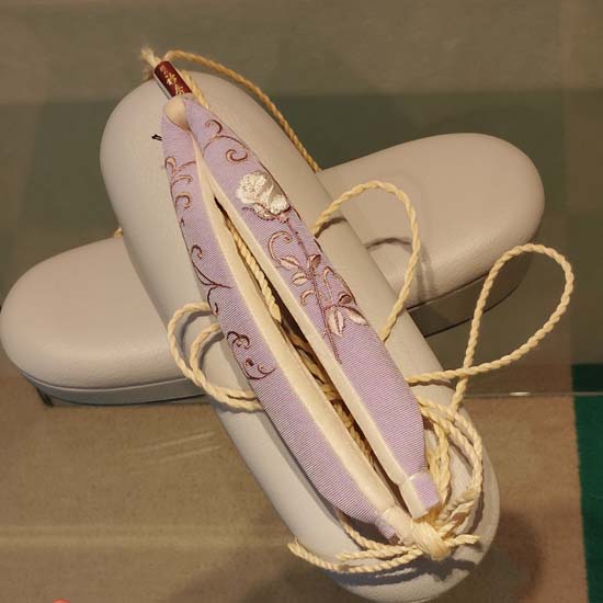 <span class="title">薔薇草履と今年の浴衣</span>