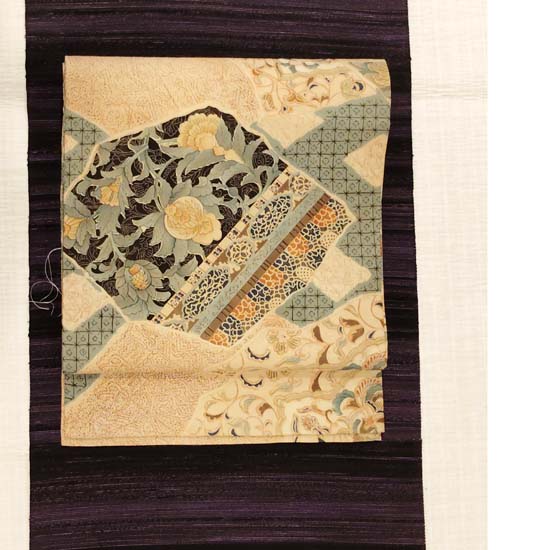 <span class="title">仕立上がり帯１８点入荷　和更紗、シナ布、黒八条・・・・。明日さくらこ夕方まで不在です</span>