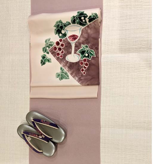 <span class="title">秋のお食事会にワインコーデで。江戸小紋のお話</span>