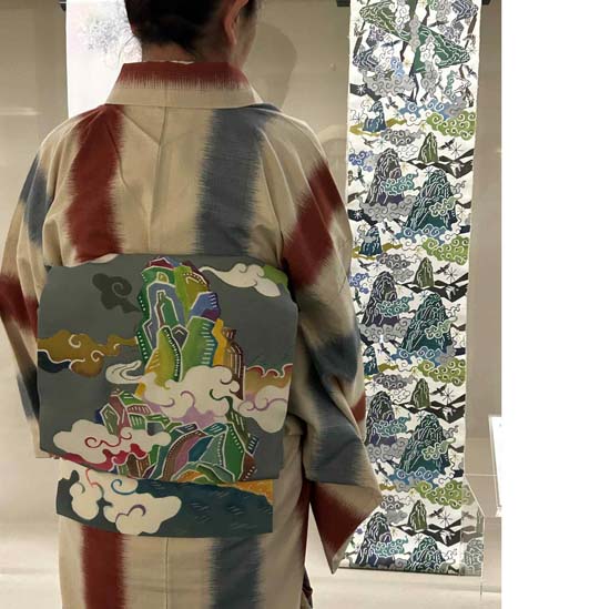 <span class="title">菜乃花さんとシルク博物館ツアー</span>