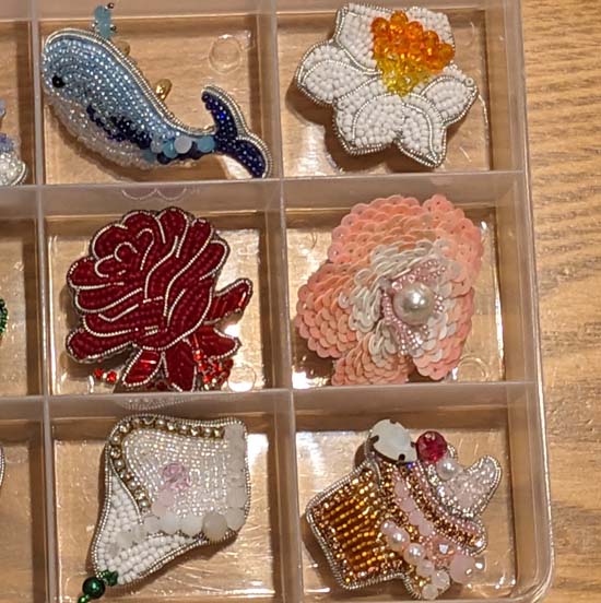 <span class="title">ビーズの帯留。帯留のお話。１１/５お休みです。</span>