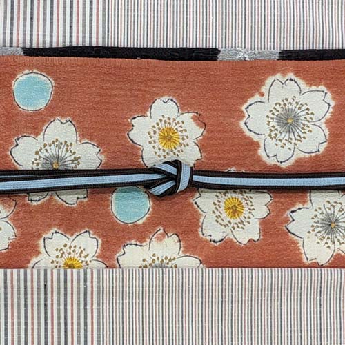 <span class="title">小山さんの真綿紬に由季さん帯。帯締め２パターン</span>