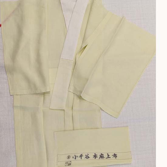 <span class="title">仕立上がり１２０番手麻襦袢と　お茶会セット</span>