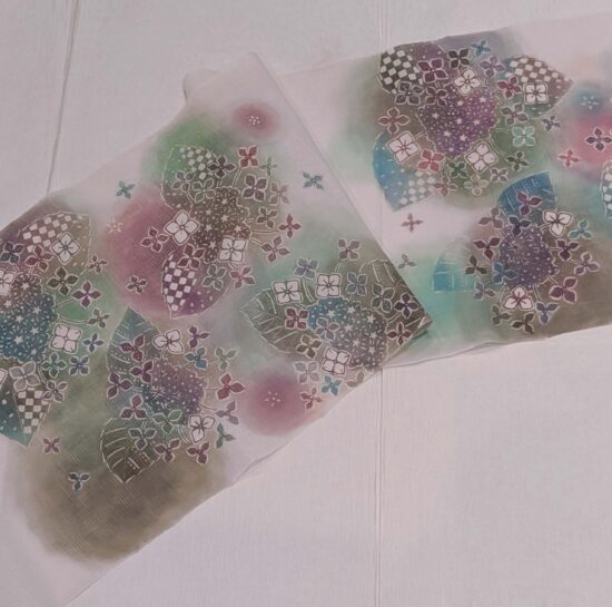 <span class="title">絽麻に型絵染帯揚げ</span>