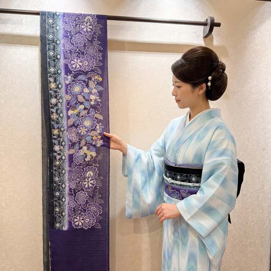 <span class="title">夏帯の透け感確認です</span>