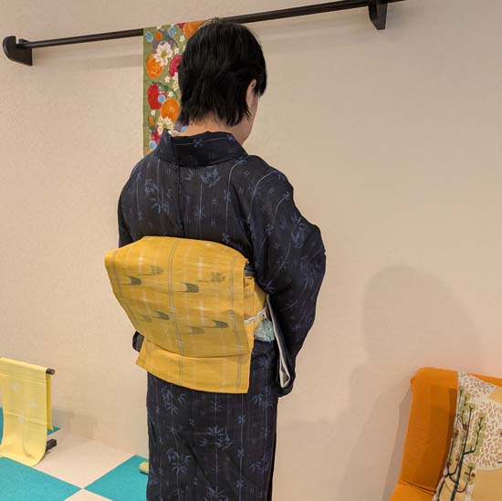 <span class="title">決算セール中！今日の着物美人さんと強撚糸のお話。</span>